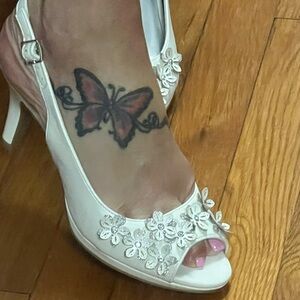 Karen Scott “Bronna” White Pump Heels. Never worn!